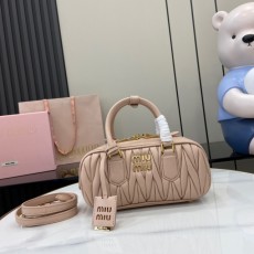 미우미우 MIUMIU 아르카디 마테라쎄 나파 가죽 미니백 5BB142 MU079