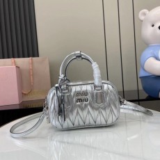 미우미우 MIUMIU 아르카디 마테라쎄 나파 가죽 미니백 5BB123 MU080