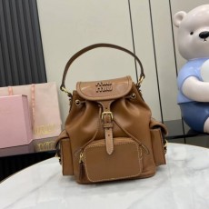 미우미우 MIUMIU 가죽 스몰 백팩 5BZ043 MU097