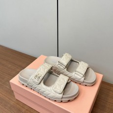 미우미우 MIUMIU 마테라쎄 나파가죽 슬라이드 뮬 MU014836