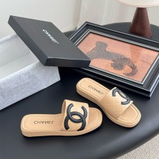 샤넬 CHANEL 램스킨 뮬 C01784