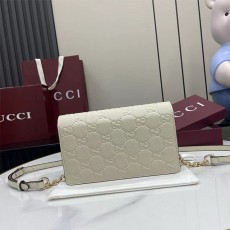 구찌 GUCCI GG 엠블럼 슈퍼 미니 숄더백 818705 GU1395
